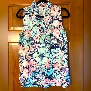 Crown & Ivy Women’s floral sleeveless top size small